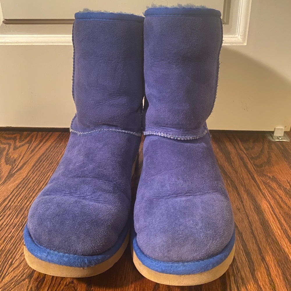 Classic Short II Periwinkle UGG Boots Size 9! GUC